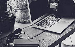 乐鱼体育官网-LPL赛事整活：你抓你的，我推我的